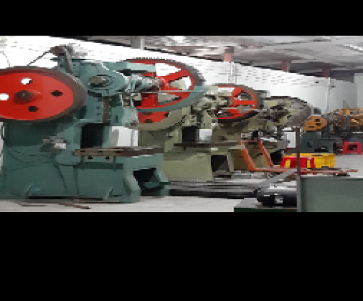 Máy dập kim loại