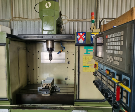 Máy phay Makino SNC 64